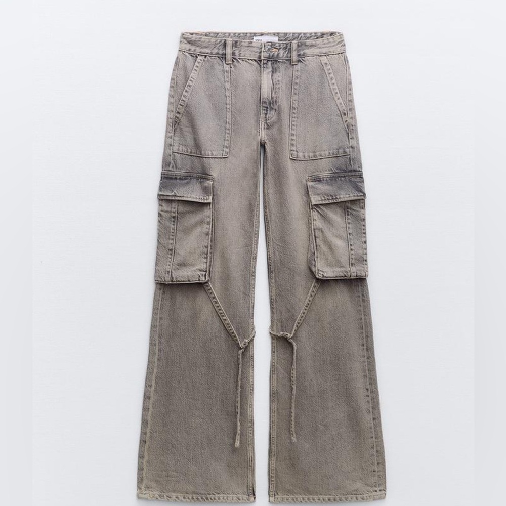 ZARA Mid-rise TRF Cargo Jeans
Anthracite Gray